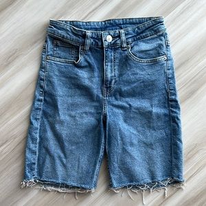 H&M long jean shorts, size 4 ❣️